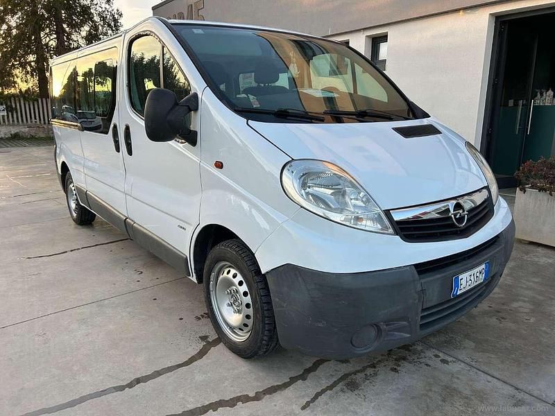 Usata Opel Vivaro 114 CV (83 kW) 2007 Bianco Monovolume