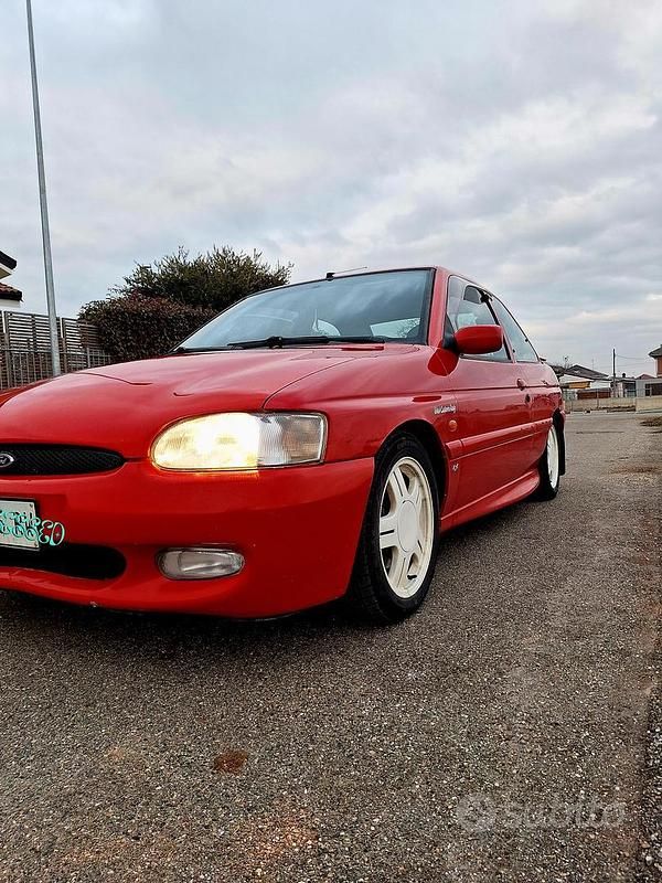 Usata Ford Escort RS 150 CV (110 kW) 1995 Rosso