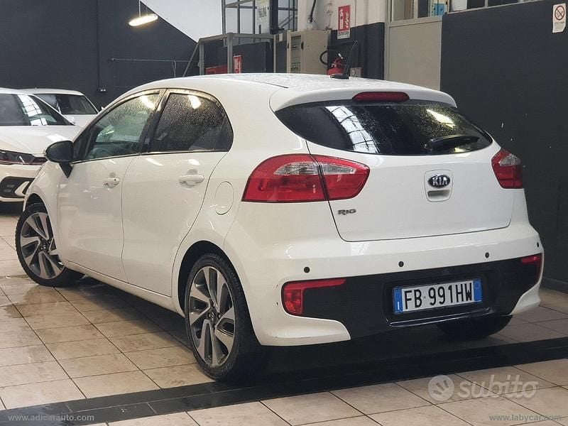 Usata Kia Rio 84 CV (61 kW) 2016 Bianco Utilitaria