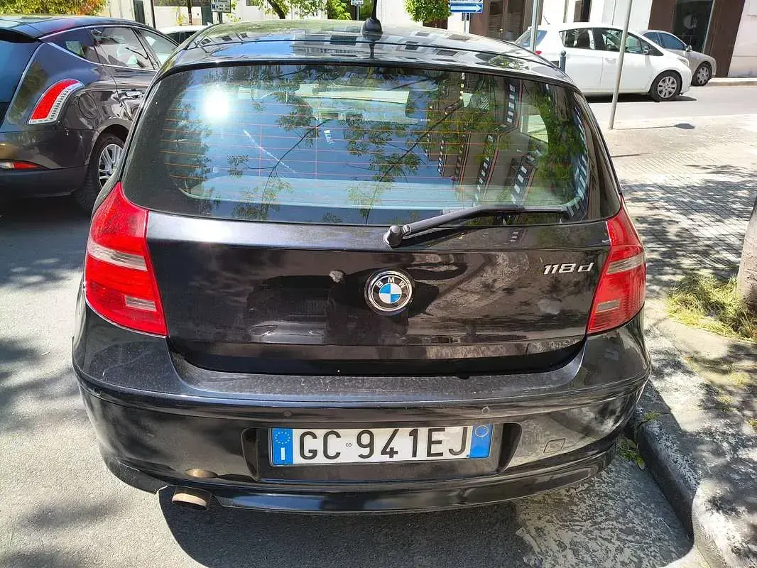 Usata BMW 118 143 CV (105 kW) 2010 Nero Utilitaria