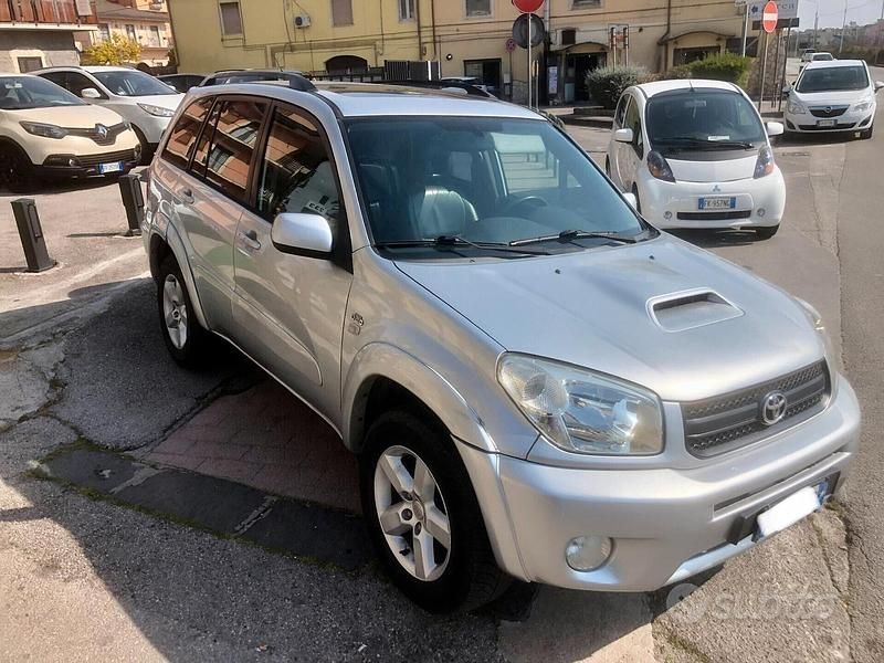 Usata Toyota RAV4 115 CV (84 kW) 2003 Grigio SUV
