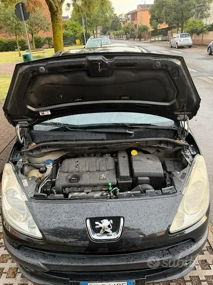 Usata Peugeot 1007 88 CV (64 kW) 2006 Nero Monovolume