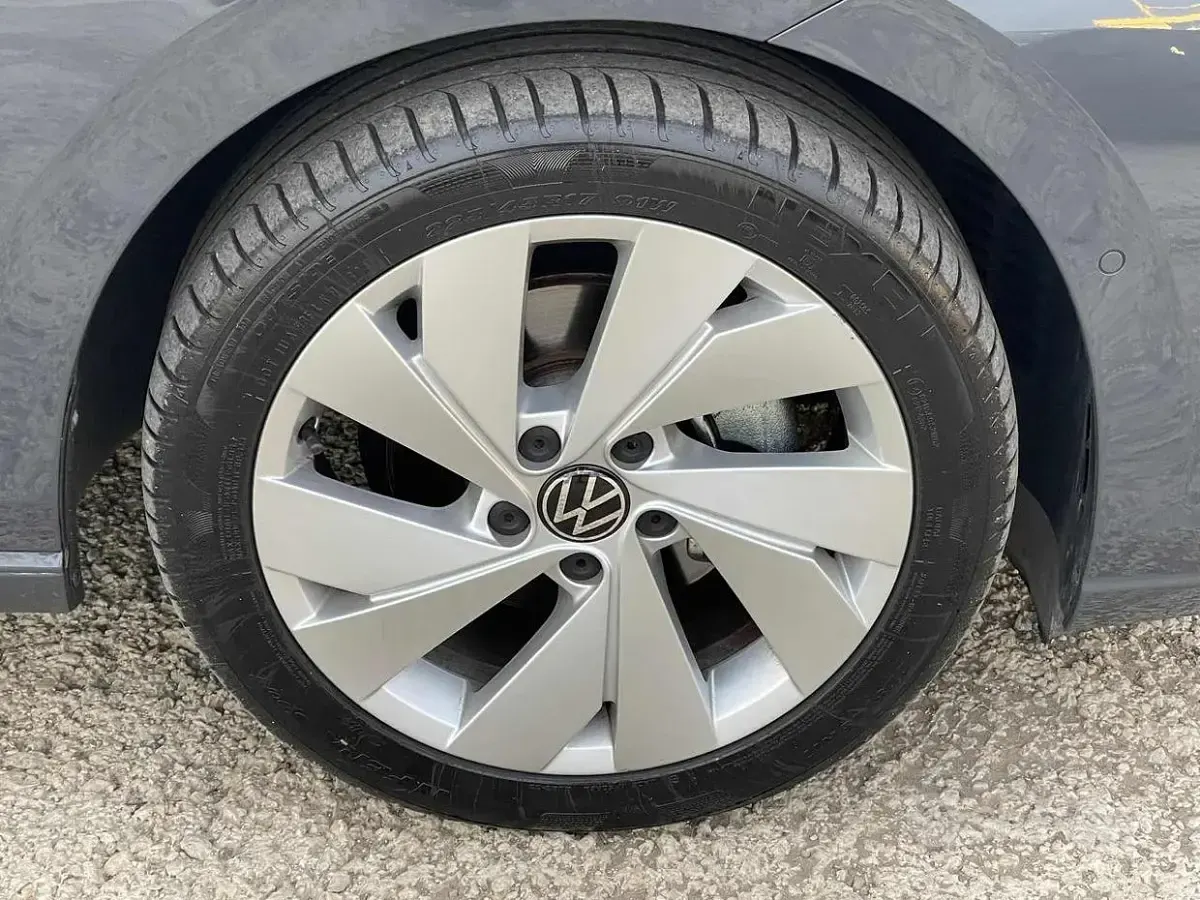 Usado VW Golf VIII 150 CV (110 kW) 2024 Gris Berlina