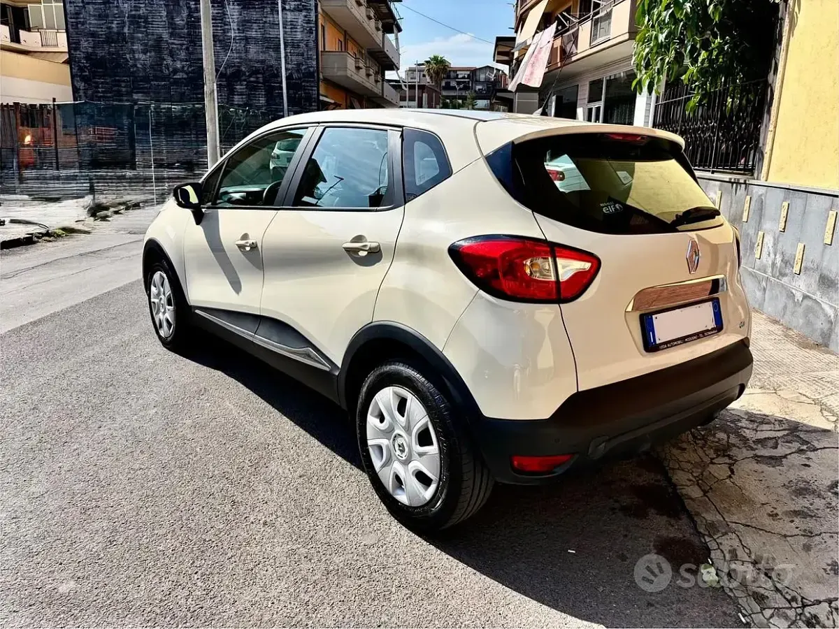 Usata Renault Captur 90 CV (66 kW) 2015 Beige SUV