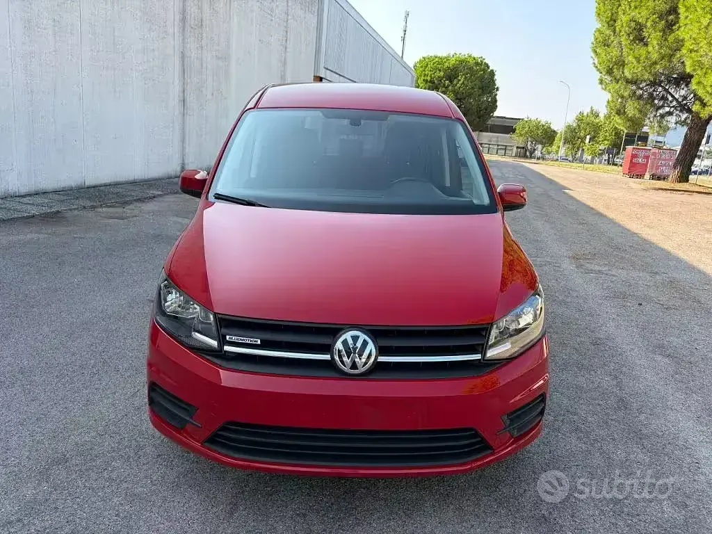 Usata VW Caddy Maxi Life 110 CV (80 kW) 2020 Rosso Monovolume