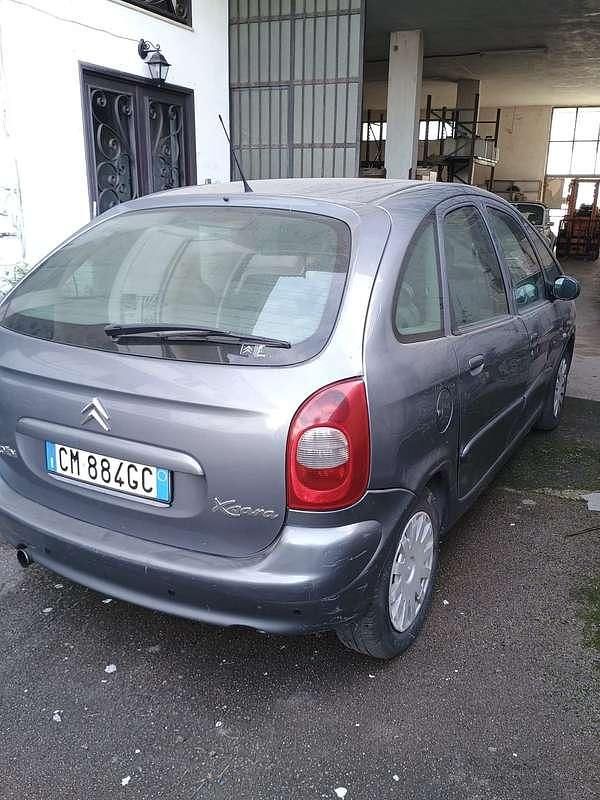 Usata Citroën Xsara Picasso Exclusive 90 CV (66 kW) 2004 Grigio Monovolume