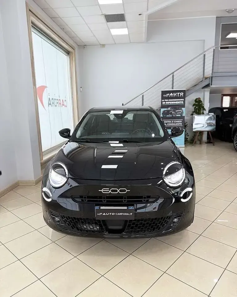 Usata Fiat 600 Pop 136 CV (100 kW) 2025 Nero cinema pastello SUV