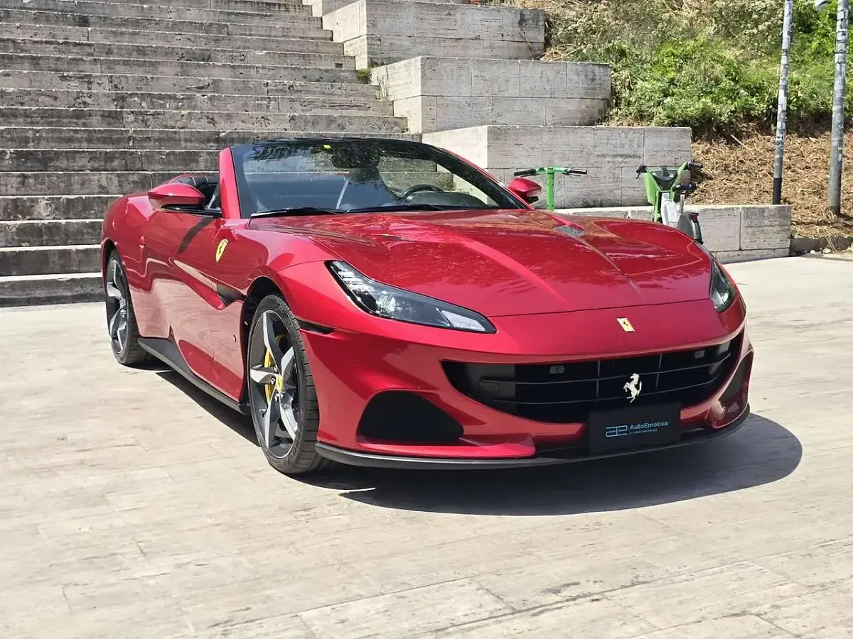 Usata Ferrari Portofino 620 CV (456 kW) 2023 Rosso Cabrio