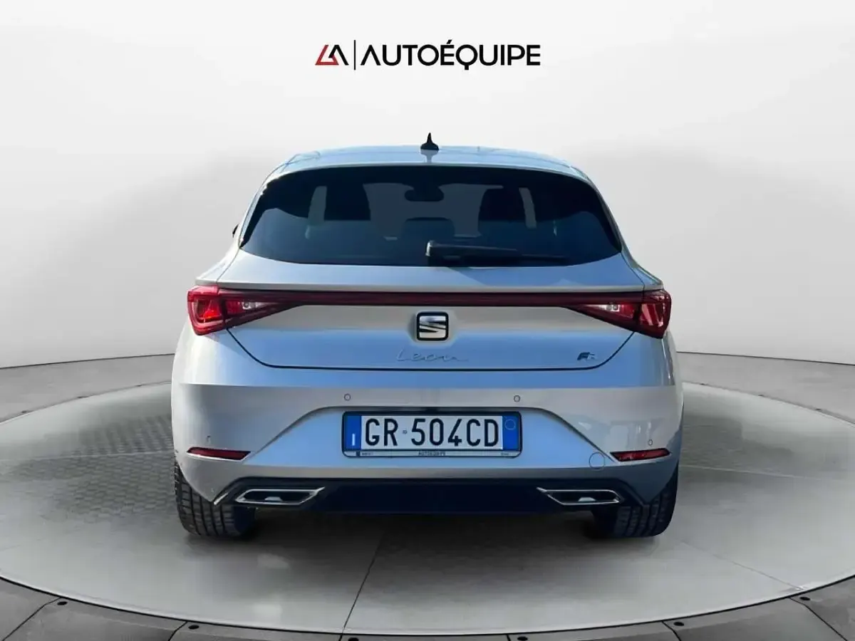 Usata Seat Leon FR 150 CV (110 kW) 2023 Argento Berlina