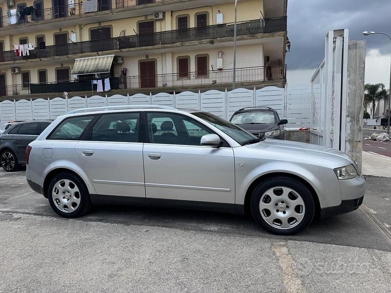 Gebraucht Audi A4 130 PS (95 kW) 2004 Grau Kombi