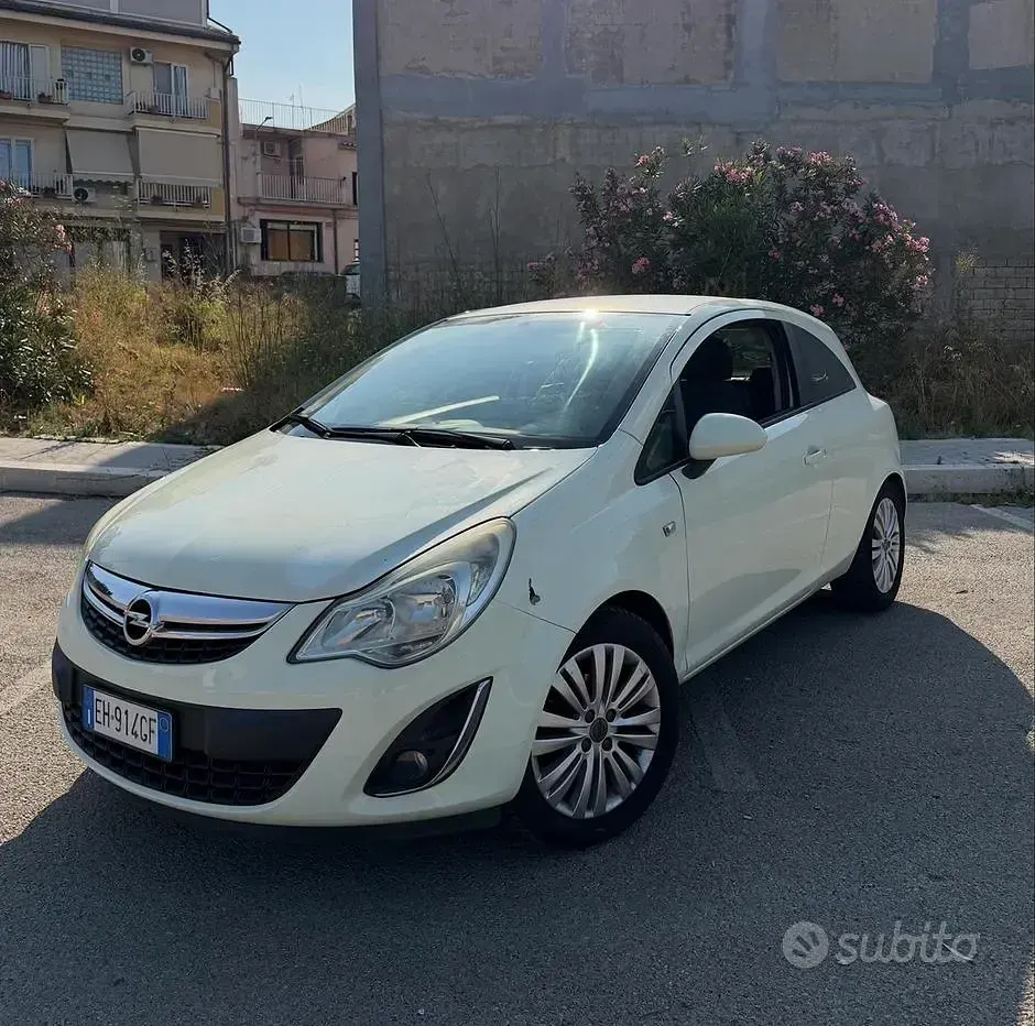 Usata Opel Corsa 85 CV (62 kW) 2011 Bianco Utilitaria