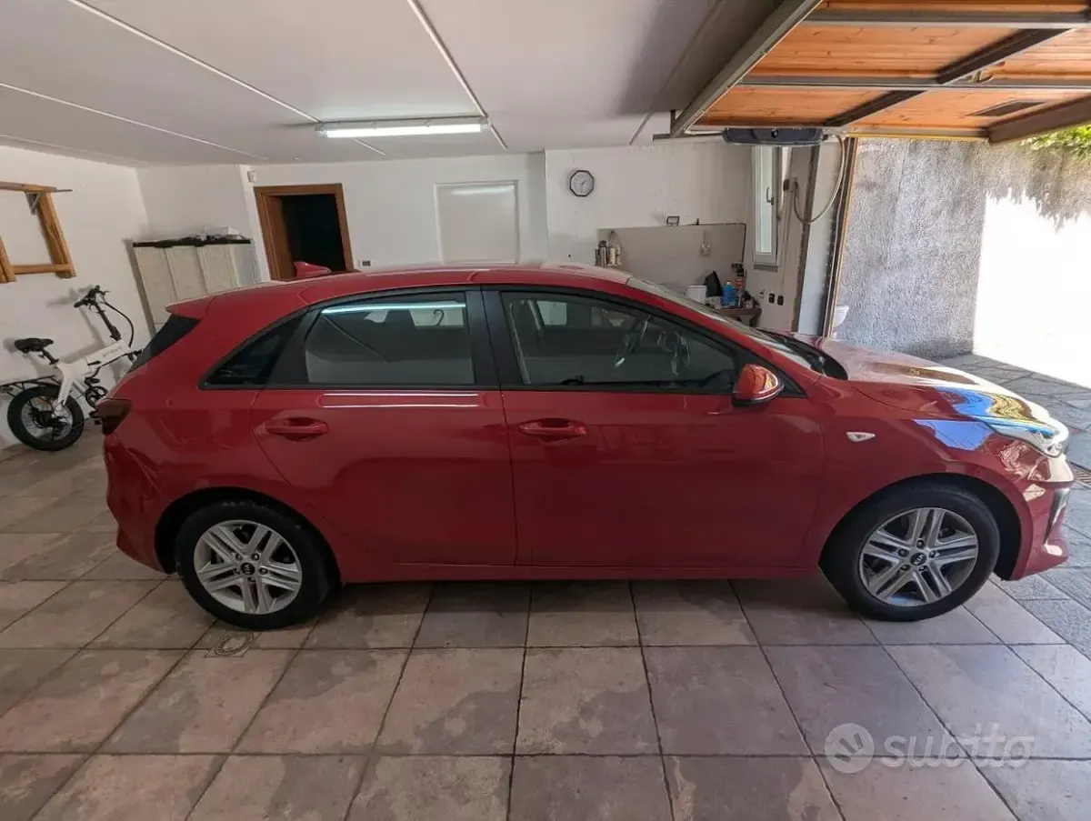 Usata Kia Ceed 100 CV (73 kW) 2019 Rosso Utilitaria