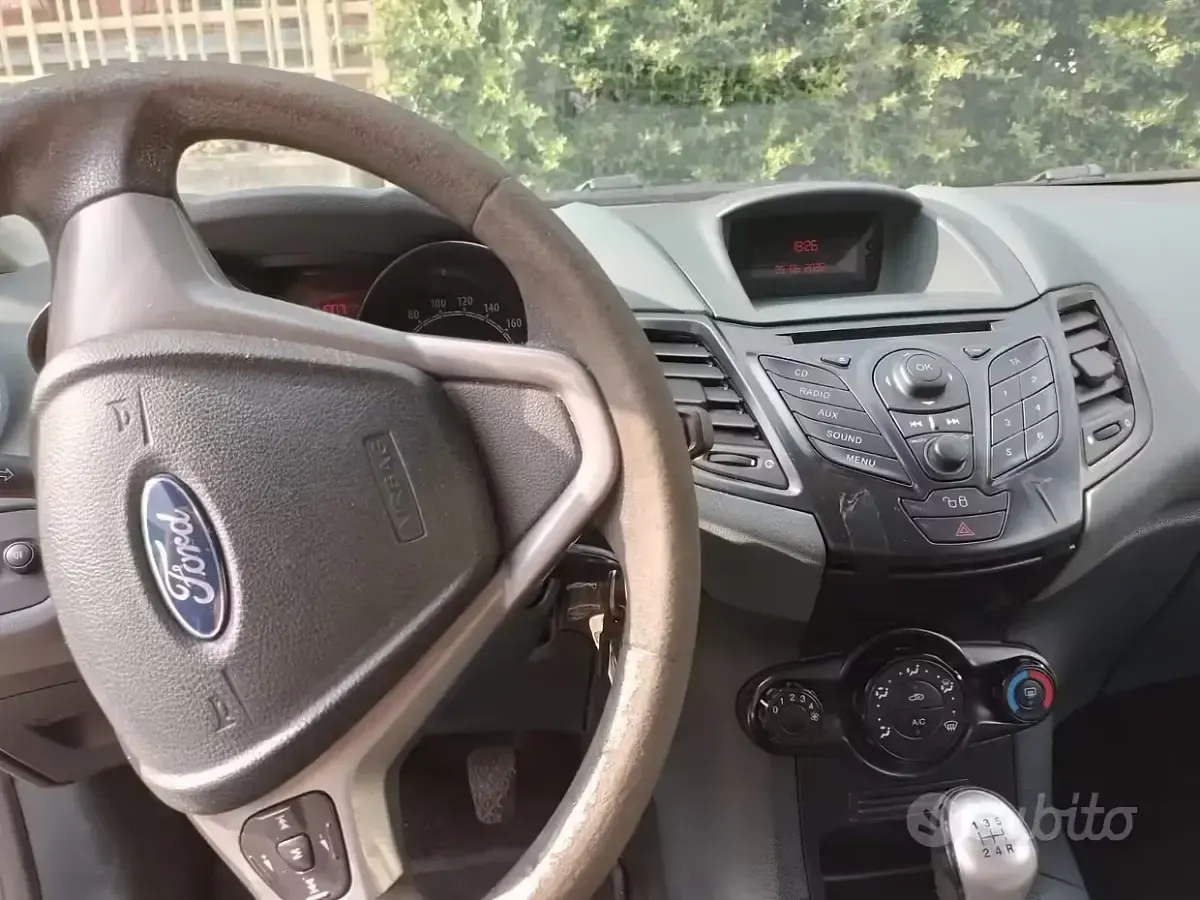 Usata Ford Fiesta 63 CV (46 kW) 2011 Bianco Furgone