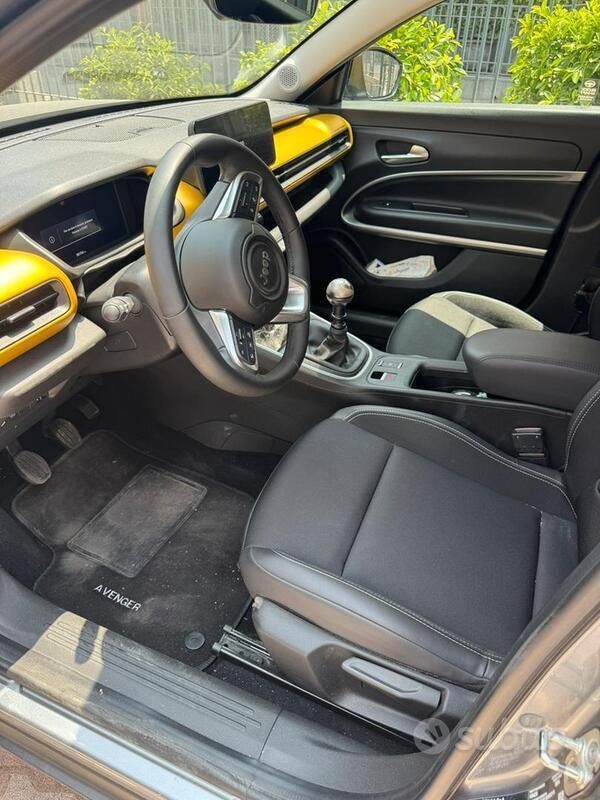 Usata Jeep Avenger Summit 101 CV (74 kW) 2024 Grigio SUV