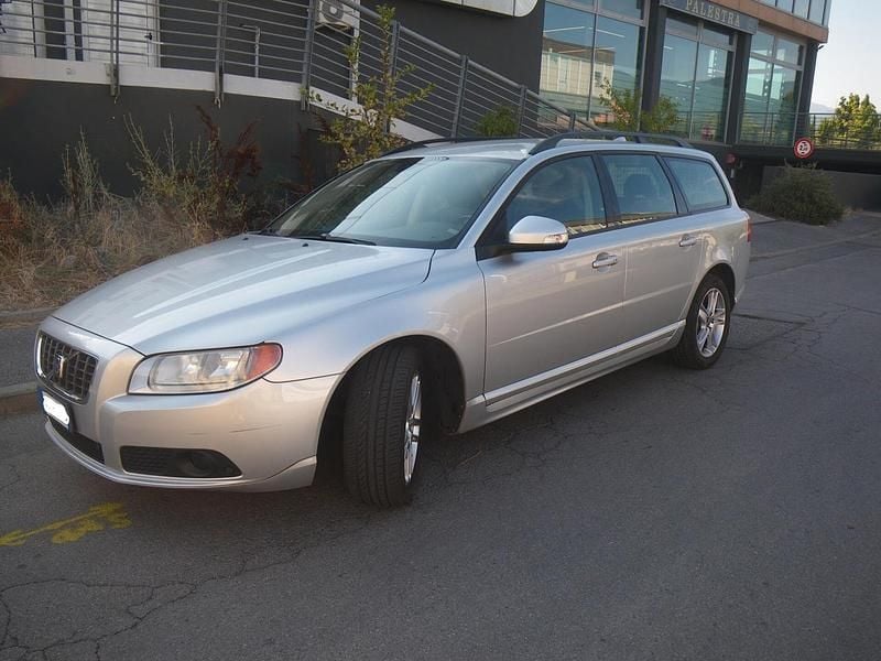 Usata Volvo V70 Momentum 163 CV (119 kW) 2008 Argento Station wagon
