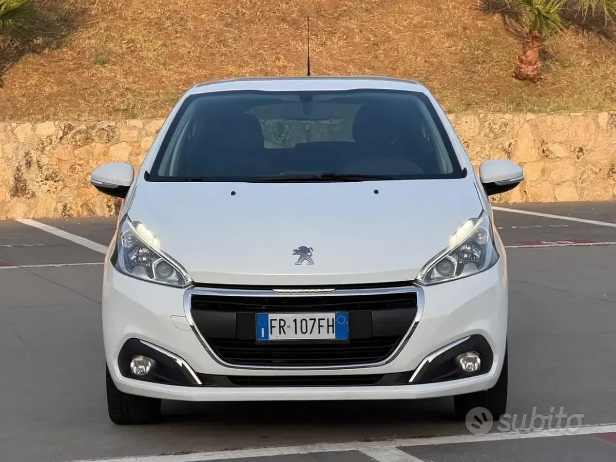 Usata Peugeot 208 Allure 82 CV (60 kW) 2018 Bianco Utilitaria
