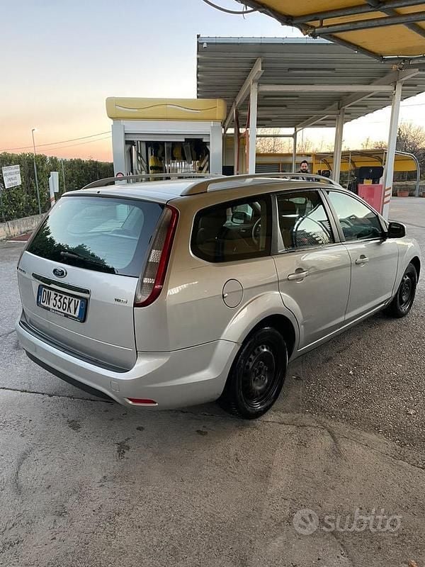 Usata Ford Focus 90 CV (66 kW) 2009 Grigio Station wagon