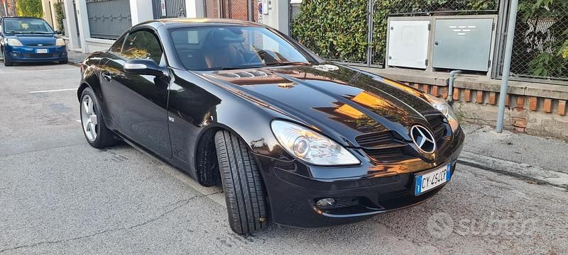 Usata Mercedes SLK280 230 CV (169 kW) 2005 Nero Cabrio