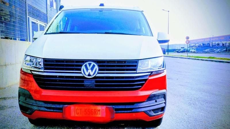 Usata VW California Beach 150 CV (110 kW) 2024 Rosso Furgone