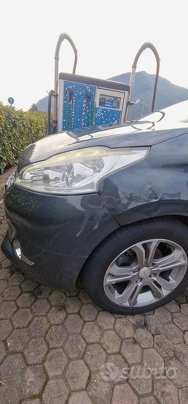 Usata Peugeot 208 Allure 82 CV (60 kW) 2013 Utilitaria