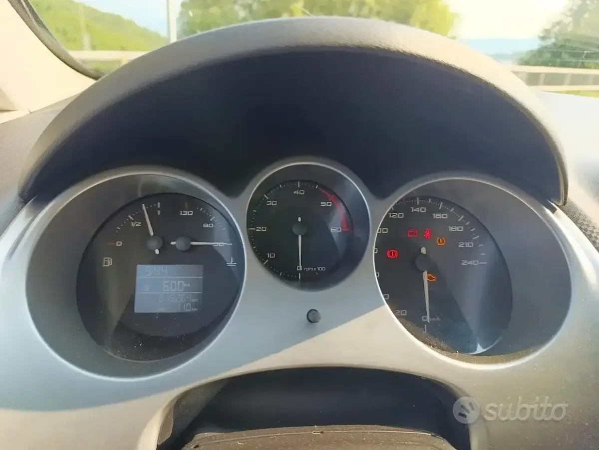 Usata Seat Altea 140 CV (102 kW) 2012 Grigio Monovolume