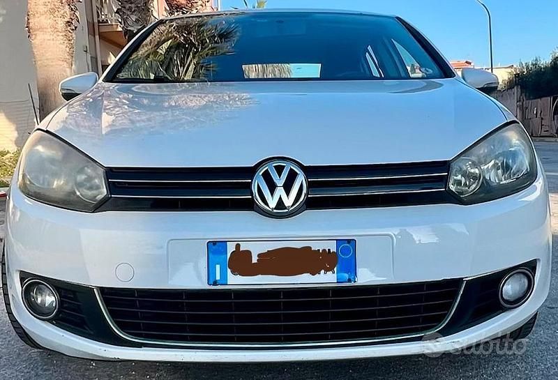 Usata VW Golf VI 105 CV (77 kW) 2010 Bianco Utilitaria