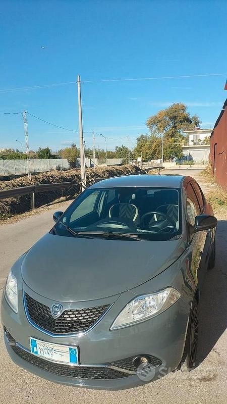 Grigio Usata 2016 Lancia Ypsilon Due volumi | 8500 € (Molto cara) - Immagine 1/4