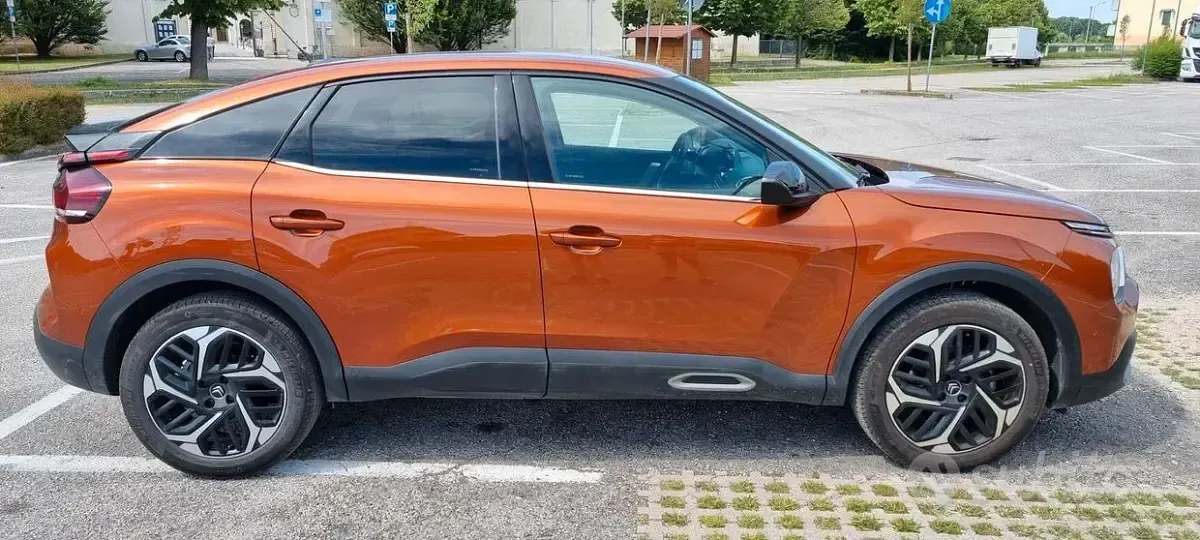 Usata Citroën C4 PureTech 131 CV (96 kW) 2022 Arancione Berlina