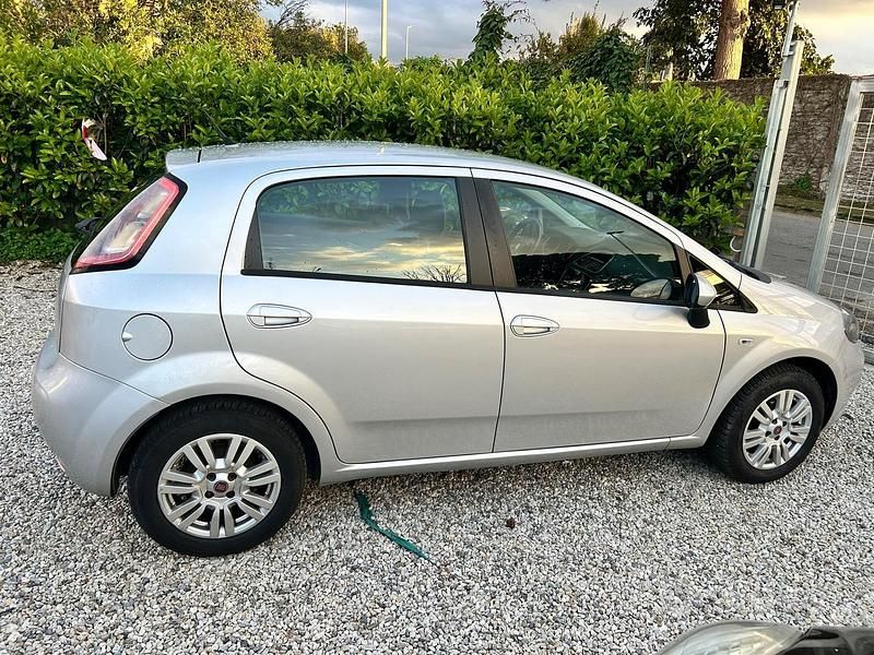 Usata Fiat Punto Easy 77 CV (56 kW) 2013 Grigio Utilitaria