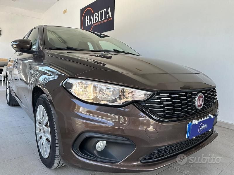 Usata Fiat Tipo Easy 120 CV (88 kW) 2017 Marrone Berlina