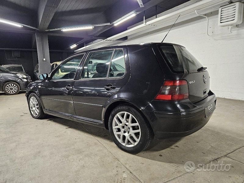 Usata VW Golf IV 131 CV (96 kW) 2003 Grigio scuro Berlina