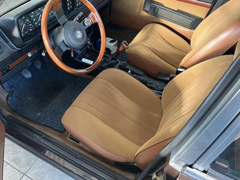 Usata Alfa Romeo Alfetta 109 CV (80 kW) 1983 Berlina