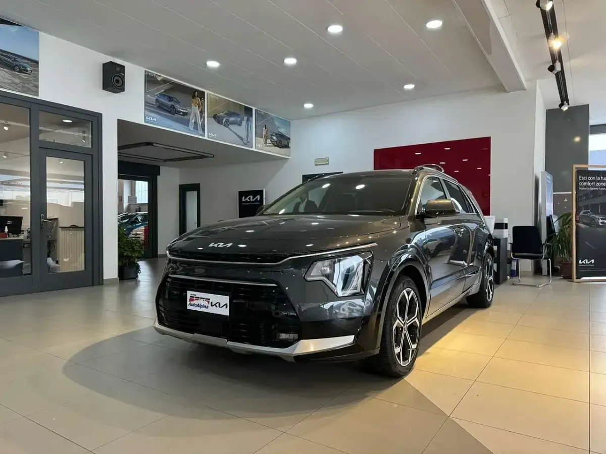 Uusi Kia Niro Style 136 HP (100 kW) 2026 Harmaa Katumaasturi
