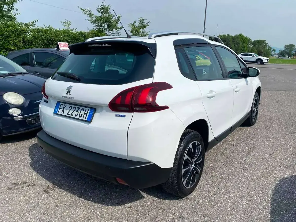 Usata Peugeot 2008 Active 75 CV (55 kW) 2017 Bianco SUV