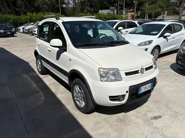 Usata Fiat Panda 4x4 Climbing 69 CV (50 kW) 2010 Bianco Utilitaria