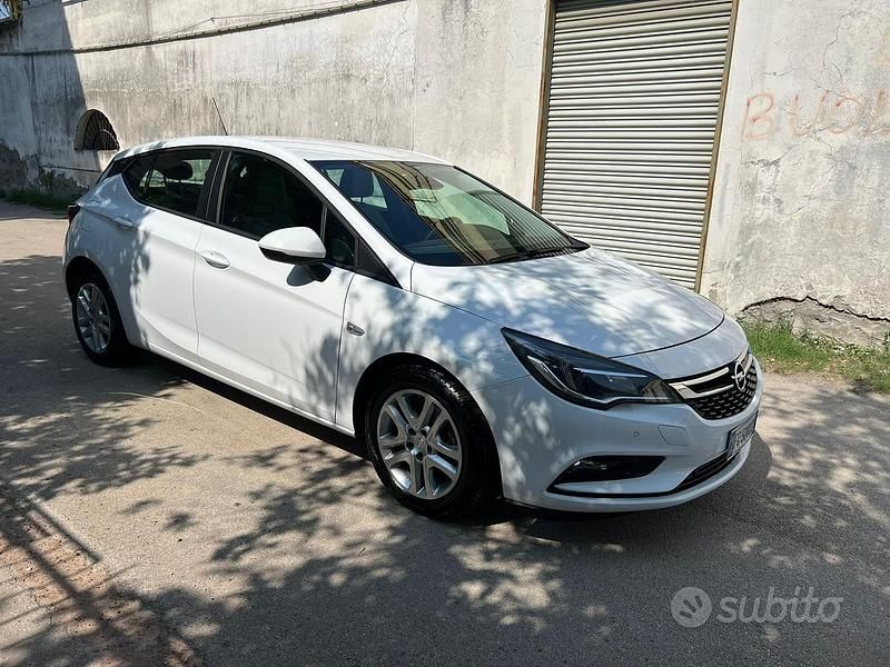 Käytetty Opel Astra 105 HP (77 kW) 2017 Valkoinen Viistoperä
