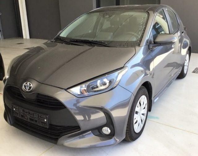 Usata Toyota Yaris Hybrid Active 116 CV (85 kW) 2022 Nero Berlina