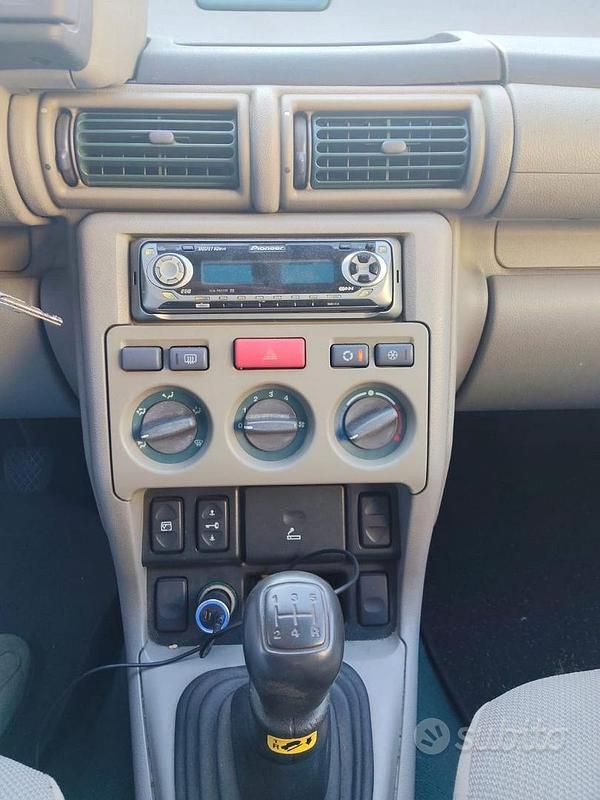 Usata Land Rover Freelander 111 CV (81 kW) 2001 Grigio SUV