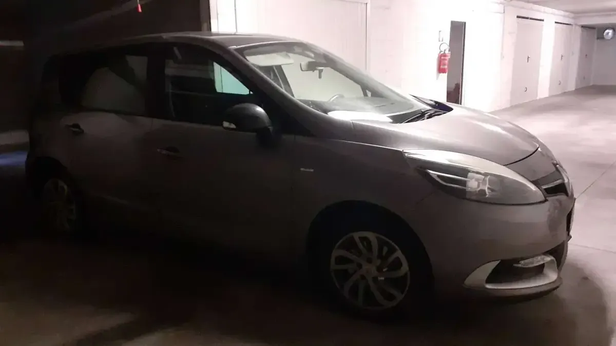 Usata Renault Scénic LIMITED 95 CV (69 kW) 2014 Grigio Monovolume