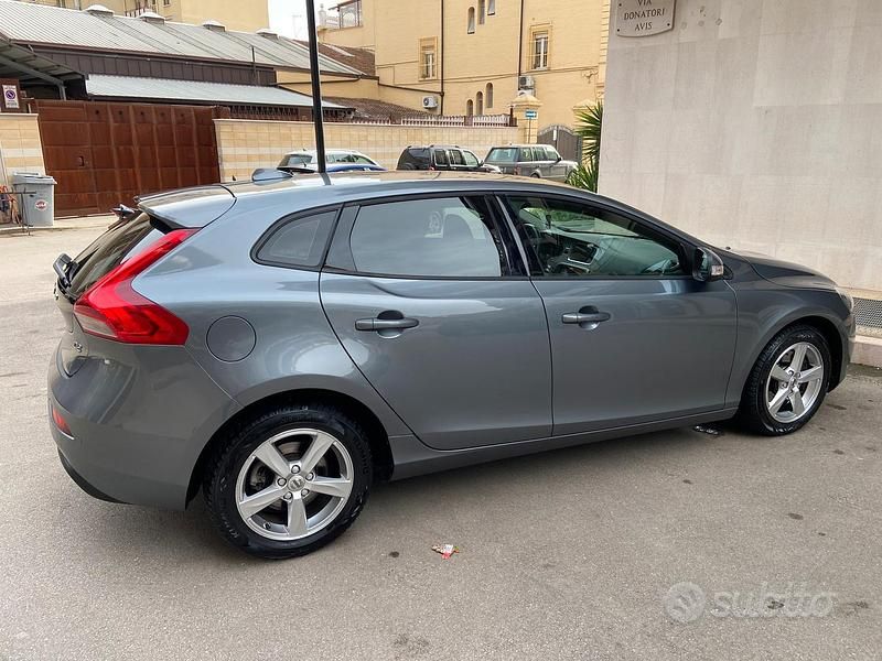Usata Volvo V40 2016 Grigio Berlina