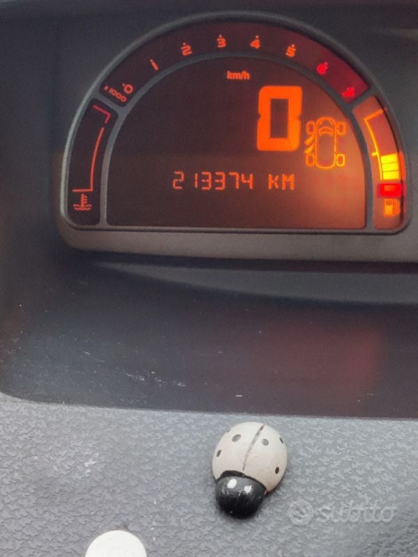 Rosso Usata 2007 Renault Modus Monovolume | 900 € (Super prezzo) - Immagine 1/4