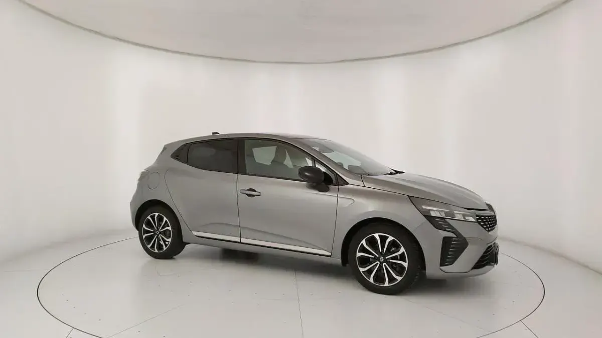 Usata Renault Clio Techno 90 CV (66 kW) 2025 Grigio Utilitaria