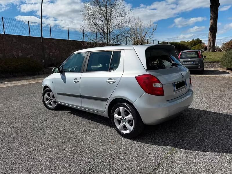 Usata Skoda Fabia 75 CV (55 kW) 2011 Grigio Berlina
