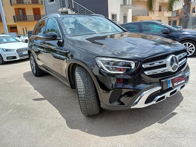 Usata Mercedes GLC300 245 CV (180 kW) 2020 Nero SUV