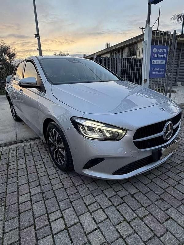 Argento Usata 2023 Mercedes B180 Advanced Monovolume | 22.800 € (Ottimo prezzo) - Immagine 1/4