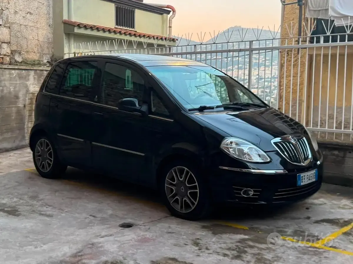 Usata Lancia Musa 120 CV (88 kW) 2008 Nero Monovolume