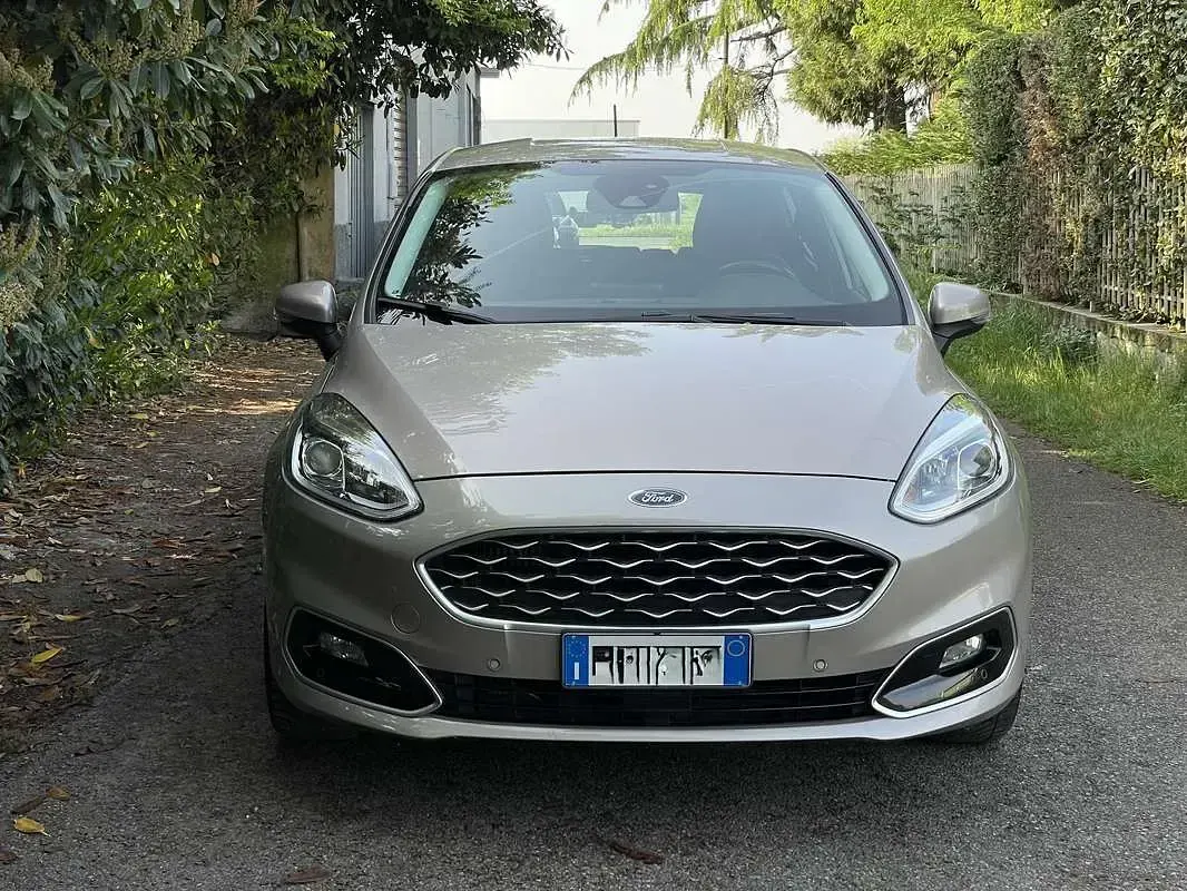 Usata Ford Fiesta Vignale 101 CV (74 kW) 2018 Oro Utilitaria