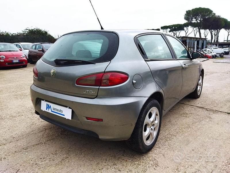 Usata Alfa Romeo 147 120 CV (88 kW) 2008 Grigio Utilitaria