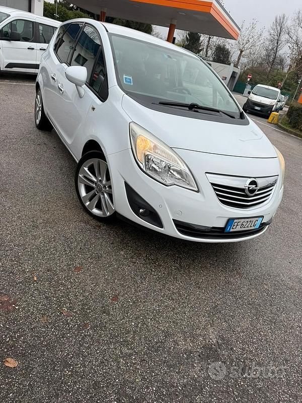 Bianco Usata 2010 Opel Meriva Monovolume | 2800 € (Buon prezzo) - Immagine 1/4