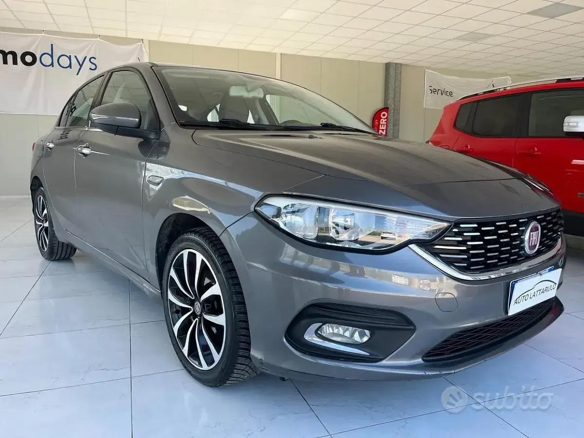 Usata Fiat Tipo Lounge 120 CV (88 kW) 2016 Grigio Berlina